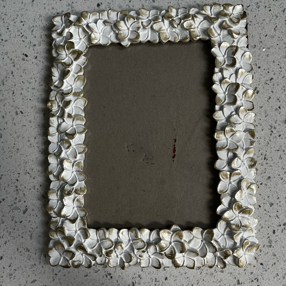 4 x 6 FLOWER PICTURE FRAME